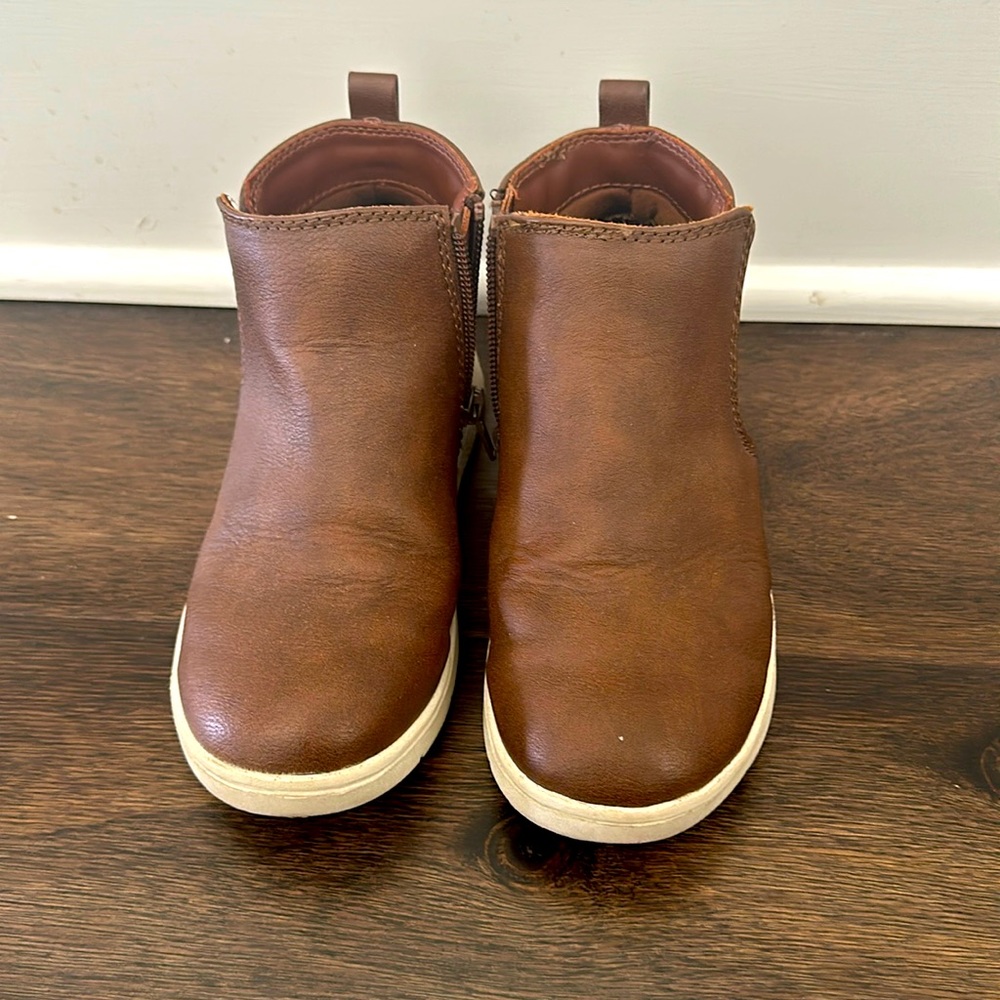 Cat&Jack brown winter boots size 13. Brown leather material with rubber soles.